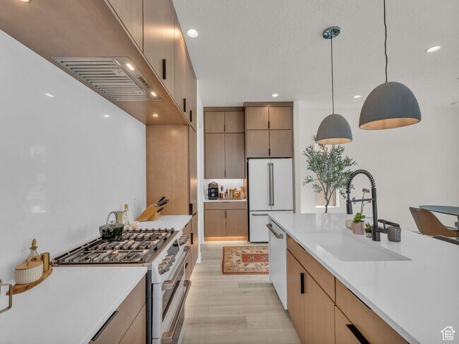 Building Photo - Amazing Executive Home Now Available!