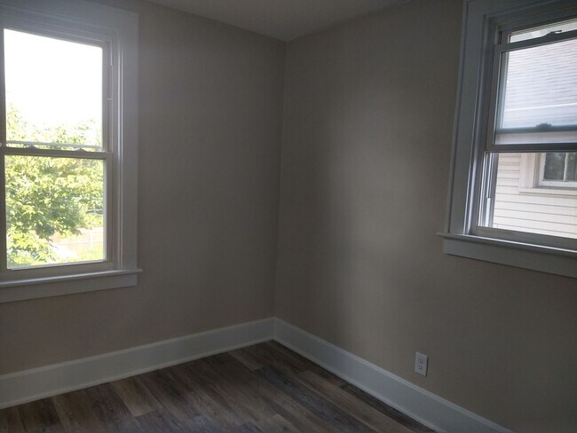 Building Photo - 206-208 N Harris Ave