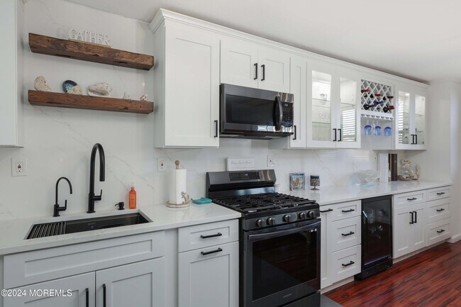 Building Photo - 675 Ocean Ave N