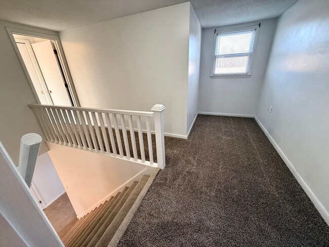 Building Photo - 1405 Webb Ridge Rd