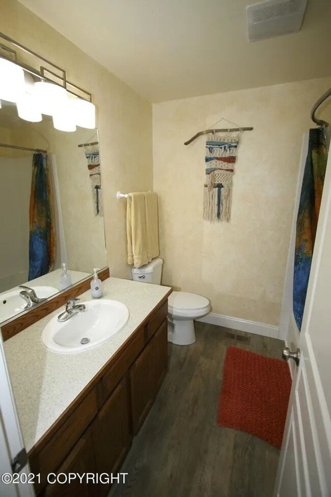 Building Photo - 3 Bedroom South Anchorage Townhouse!