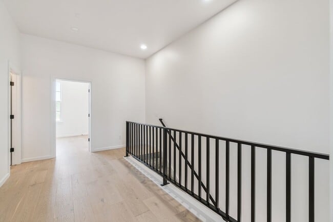 Building Photo - Minimalist Magic: 2-Bed Apartment Over Sel...