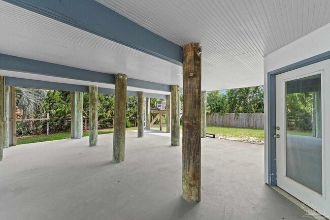 Building Photo - 500 Deer Point Dr