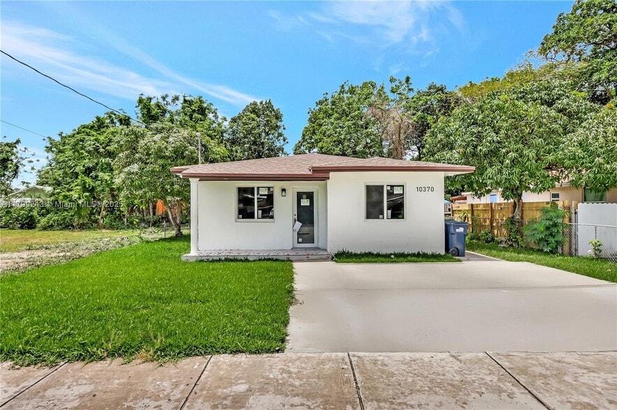 Building Photo - 10370 SW 174th Ter