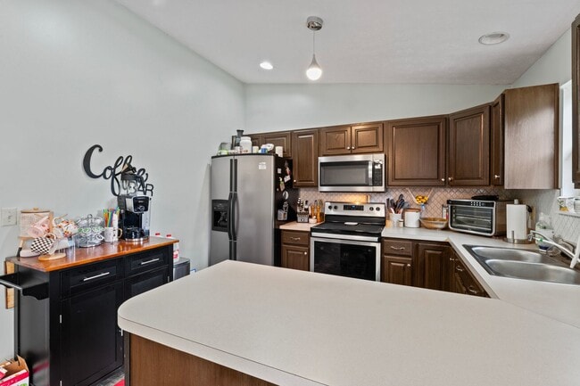 Building Photo - 3 Bedroom 1 1/2 Bath Home for Rent in Charlestown Indiana