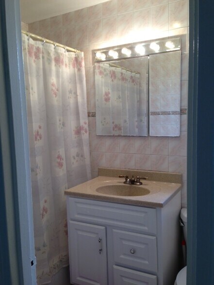 Bathroom - 5925 Post Rd