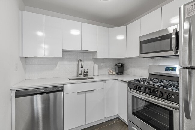 Kitchen - Crescent Apartments