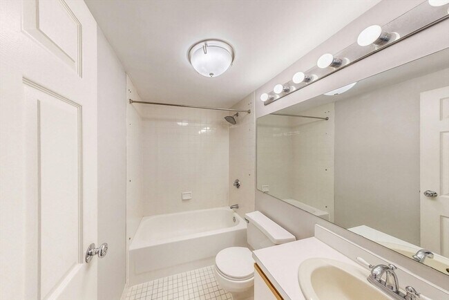 Building Photo - 100 Boatswains Wy