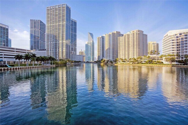 Building Photo - 1111 Brickell Bay Dr