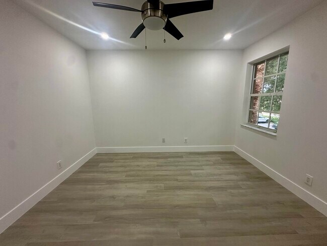 Building Photo - 10702 NW 1st Ct