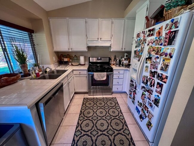 Building Photo - 2 bedroom Temecula home with a big backyar...