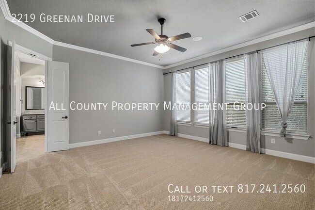 Building Photo - 2219 Greenan Dr