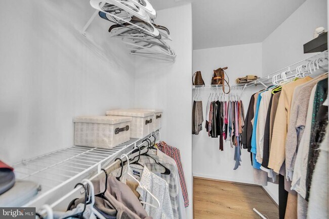 Building Photo - 6340 Cullen Pl