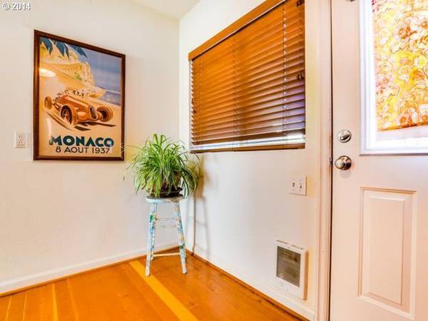 Building Photo - 5530 NE 7th Ave