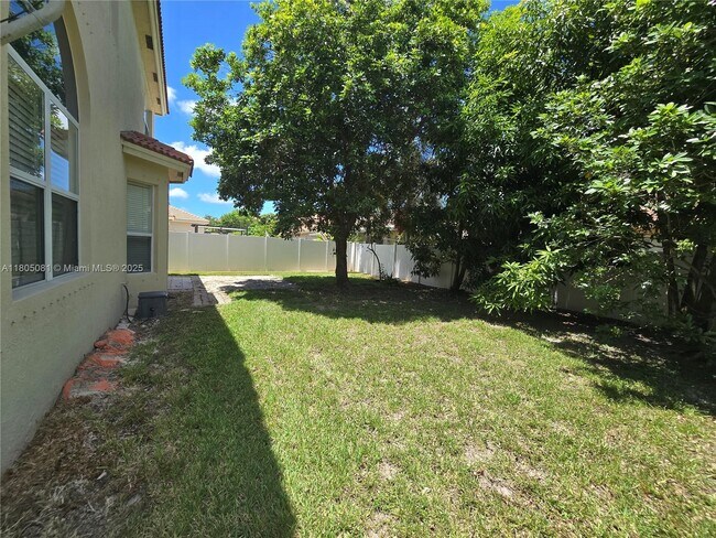 Building Photo - 1750 NE 37th Pl