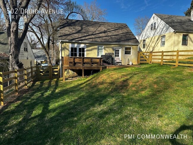 Building Photo - 3 Bed / 1 Bath Single Family (Available 8/...