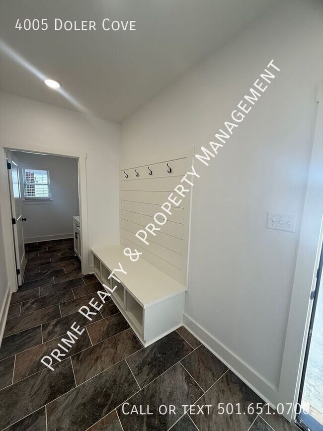 Building Photo - 4005 Doler Cv