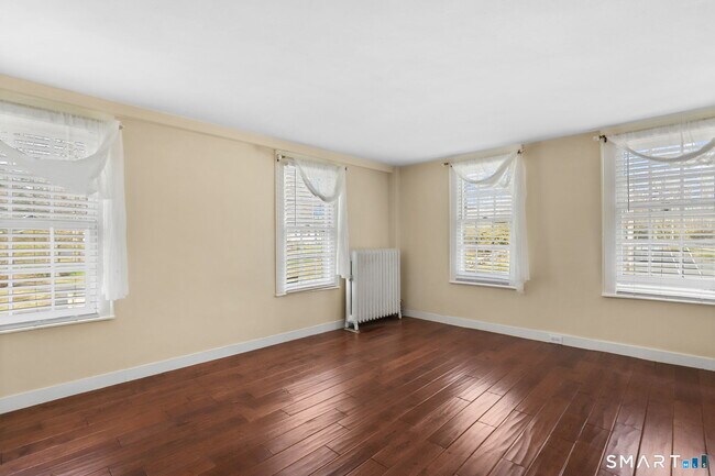 Building Photo - 410 Wilton Rd W