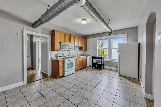 Building Photo - 2444 N Campbell Ave
