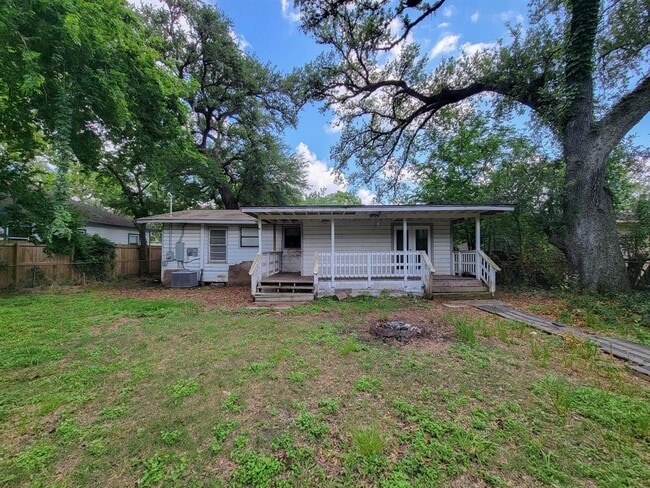 Building Photo - 111 Wisteria St