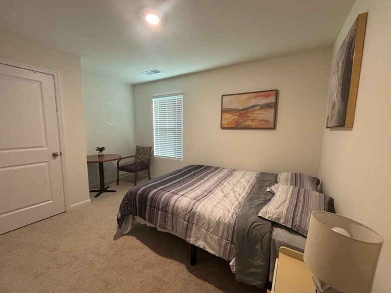 Building Photo - 21 Draft St