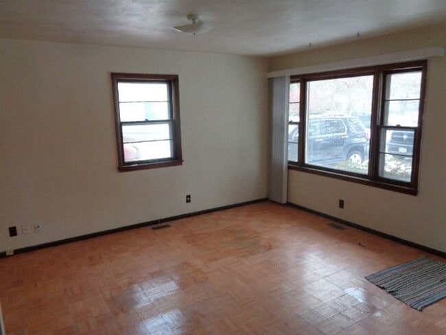 Building Photo - 1405 Holly Hill Dr