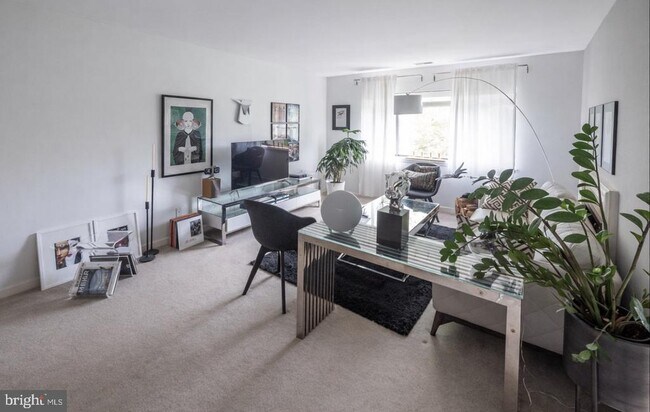 Building Photo - 11500 Fairway Dr