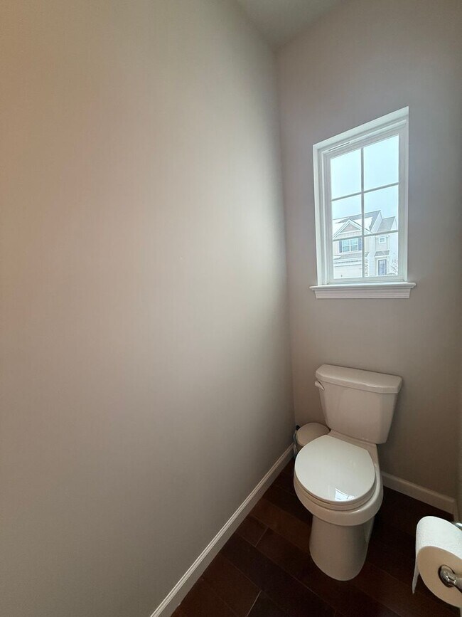 Building Photo - 3 bedroom 2.5 bathroom townhome for rent