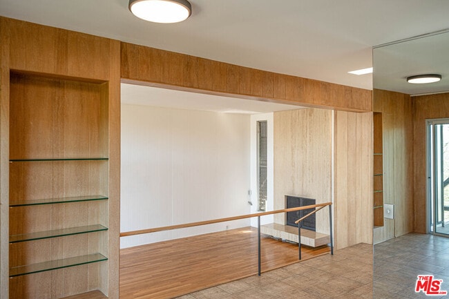 Building Photo - 8895 Appian Way