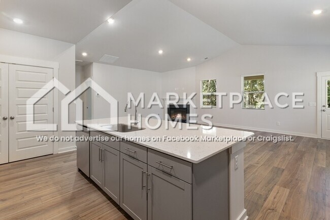 Building Photo - 882 Nightingale Ave