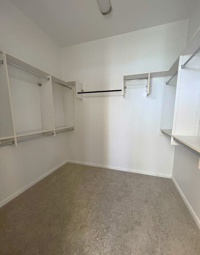 Building Photo - 106 Morning Glory Cir