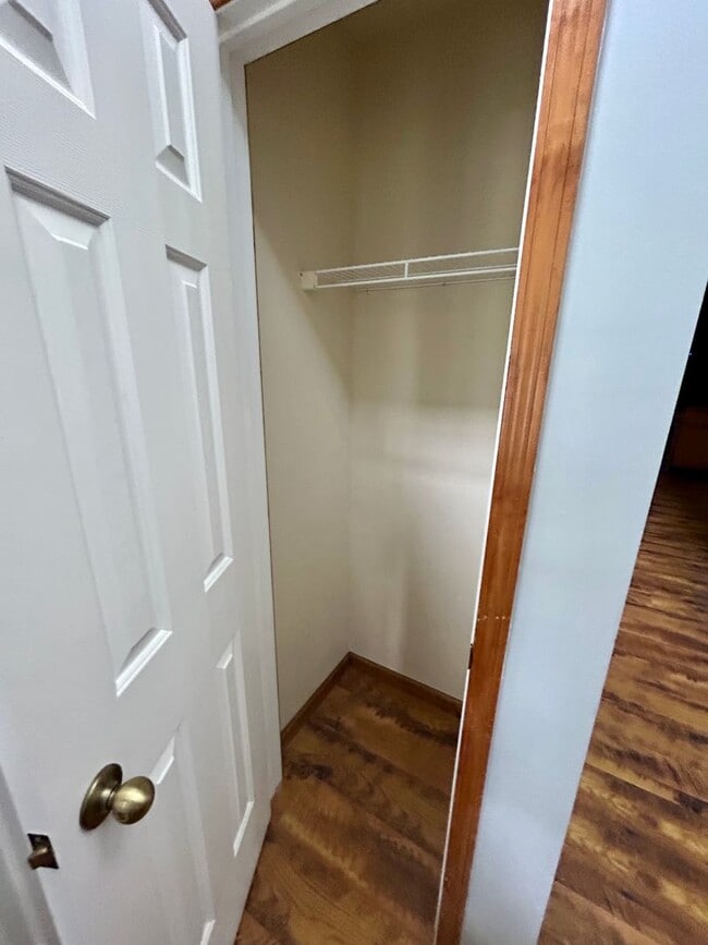 Building Photo - Beautiful 3 level home on a quiet cul-de-sac in Greenbrier Knolls--AVAILABLE NOW!!!!