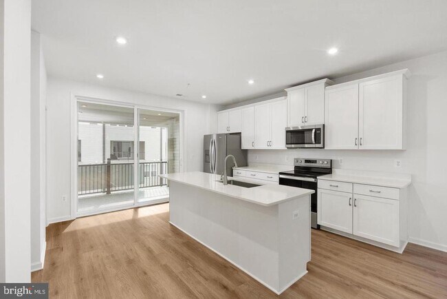 Building Photo - 2546 Neabsco Common Pl