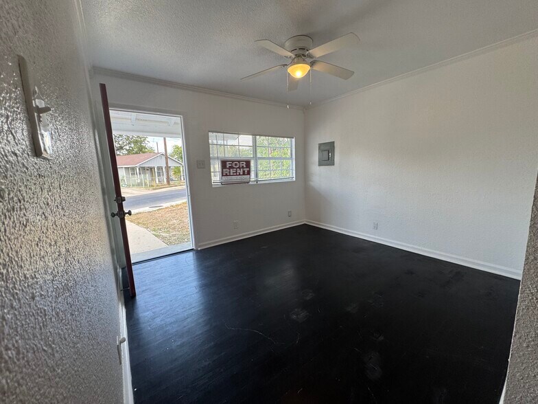 Building Photo - 310 Finton
