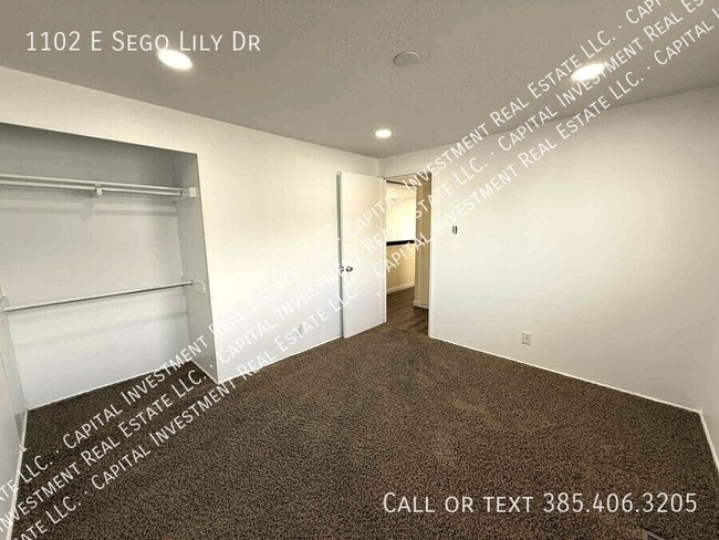 Building Photo - 1102 E Sego Lily Dr
