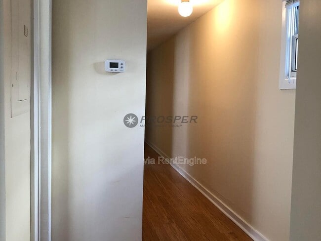 Building Photo - 37 Ashton St