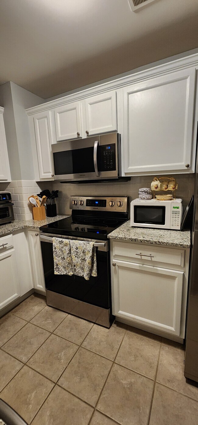 Building Photo - 7869 Ambassador Dr