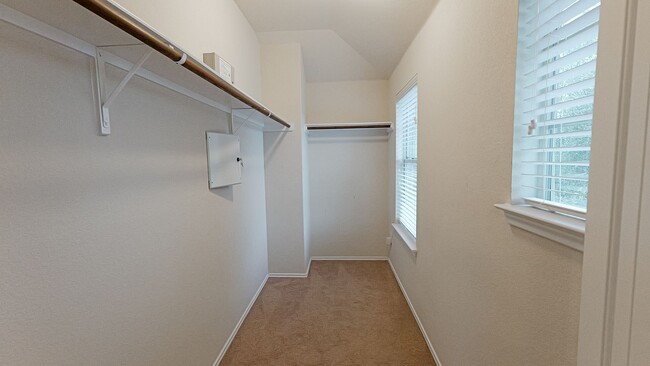 Building Photo - 4/2.5 Rental in Summerlyn Subdivision, Lea...