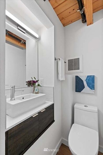 Building Photo - 2617 Franklin Ave E