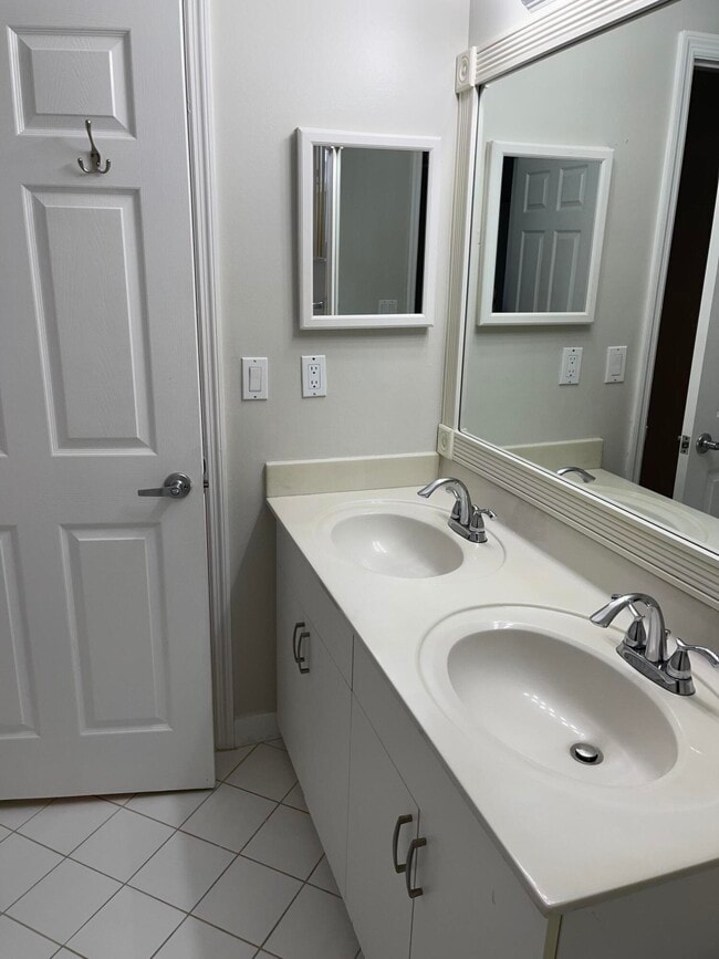 Building Photo - 20886 Avenel Run