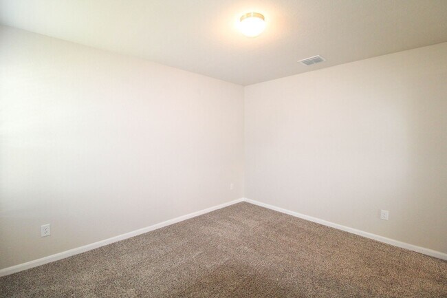 Building Photo - 7043 Diamond Vly