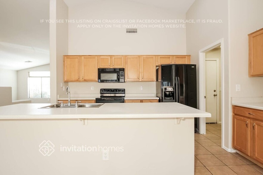 Building Photo - 12842 W Windrose Dr