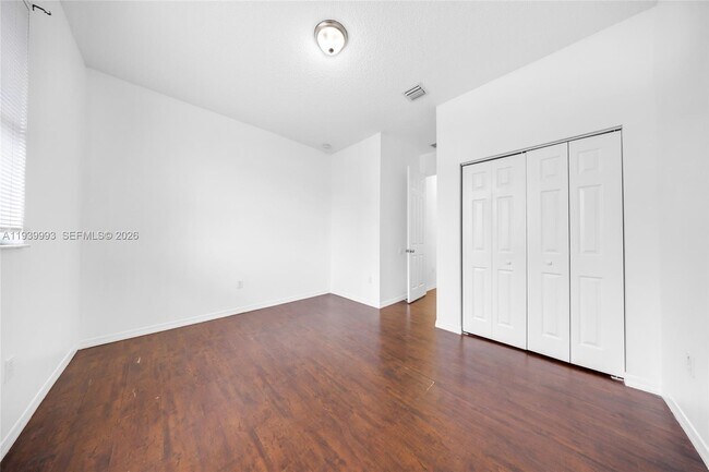 Building Photo - 951 NE 42nd Terrace