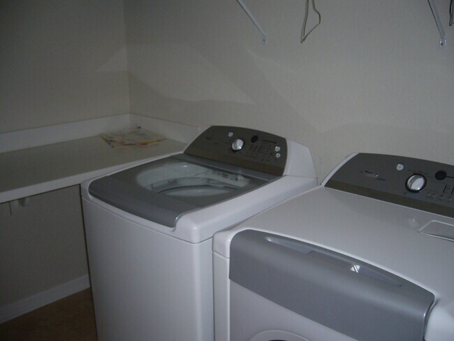 Building Photo - Beautiful 4 Bed and 3.5 bath home in Windermere