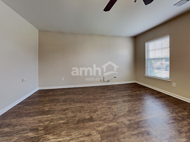 Building Photo - 2043 Cripplecreek Dr