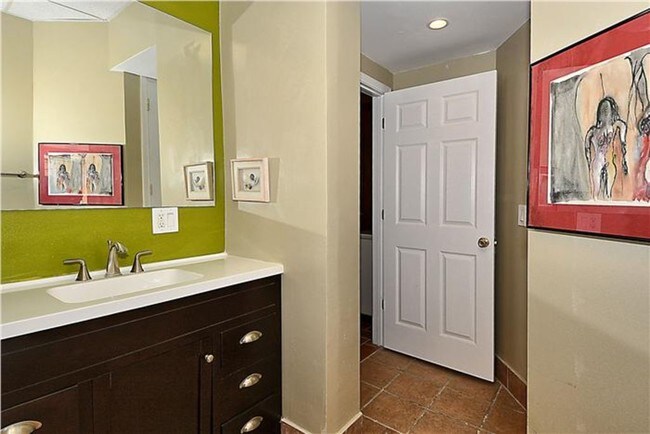 Building Photo - 817 6th St NW