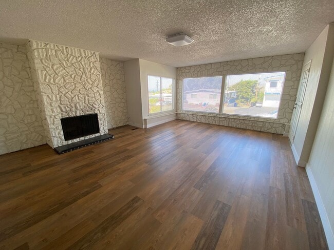 Building Photo - 944 Mesa St