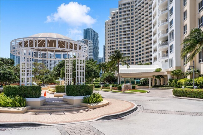 Building Photo - 848 Brickell Key Dr