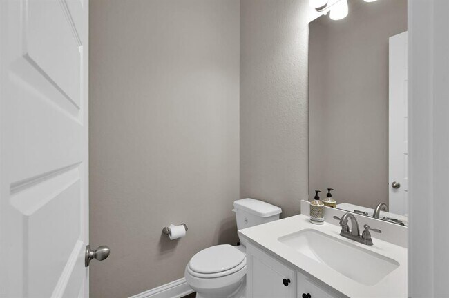Building Photo - 17052 Easter Lily Dr