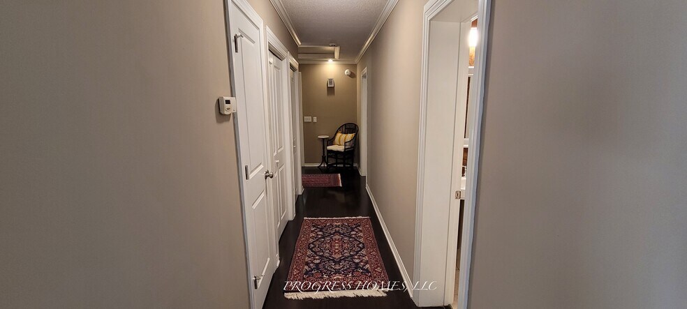 Building Photo - 402 Church St NE